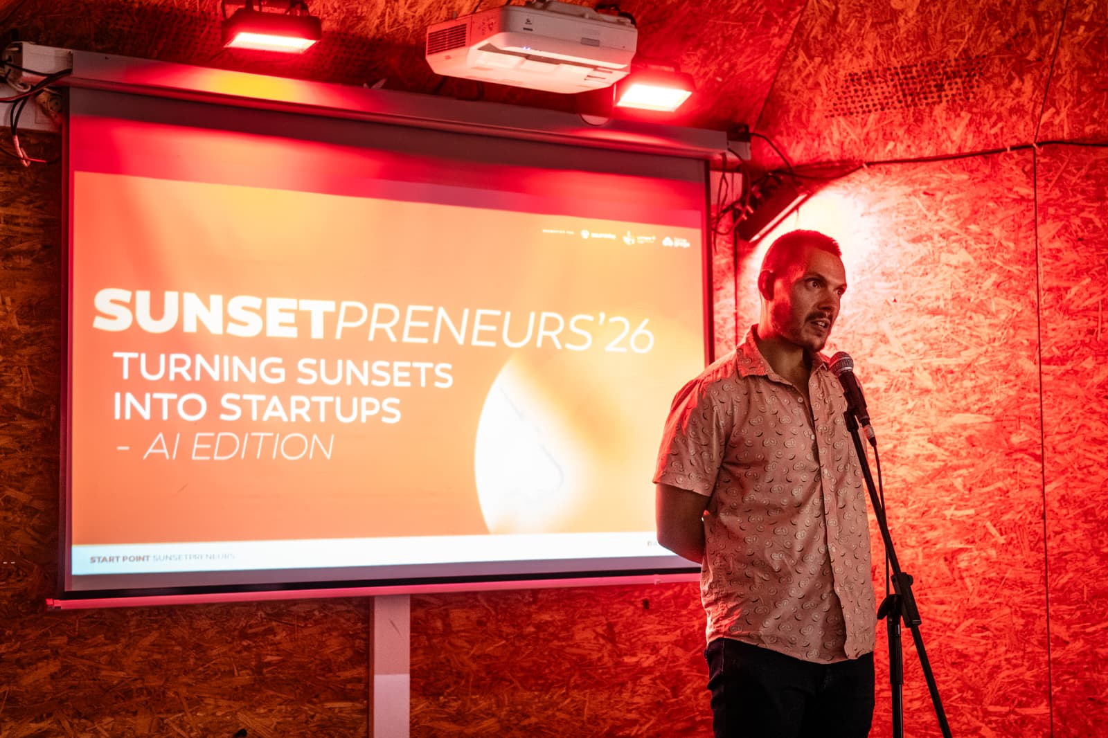 Alex Myers facilitating at Startup Braga on AI adoption